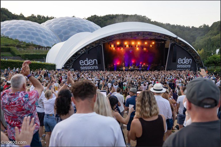 BreakGlassMag's tweet photo. Ever popular indie icons The Maccabees headlined the Eden Sessions in Cornwall on Saturday - Mike Burnell was there to capture their set + a host of special guests:
https://t.co/L51KLNHQRf

📸 @iso400photo 
🎤 @themaccabees 
🎤 @E_E_ 
🎤 @tomasmithmusic 
🎪 @EdenProject https://t.co/MUkO71Kemj