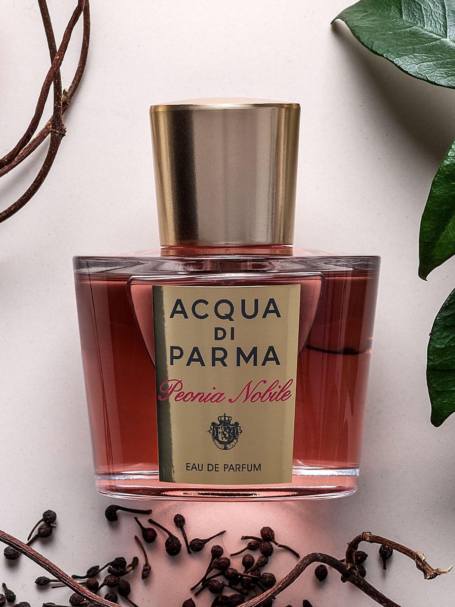 NotwanePharmacy's tweet photo. Peonia Nobile Eau de Parfum by Acqua di Parma is a sophisticated, floral fragrance for women launched in 2016. This spray opens with fruity-spicy notes of raspberry and black pepper, before blooming into a heart of peony, Turkish rose, and Egyptian geranium. https://t.co/9Af1NVudi9
