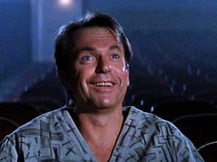 faustianovich's tweet photo. Adiós al increíble (y un encanto en persona) Sam Neill. Se va el Dr. Alan Grant de la saga PARQUE JURÁSICO, el atormentado escritor de novelas de terror de EN LA BOCA DEL MIEDO, el Damien anticristo Trump de EL FINAL DE DAMIEN, y el astronauta de HORIZONTE FINAL. https://t.co/4kO3rnlZOc