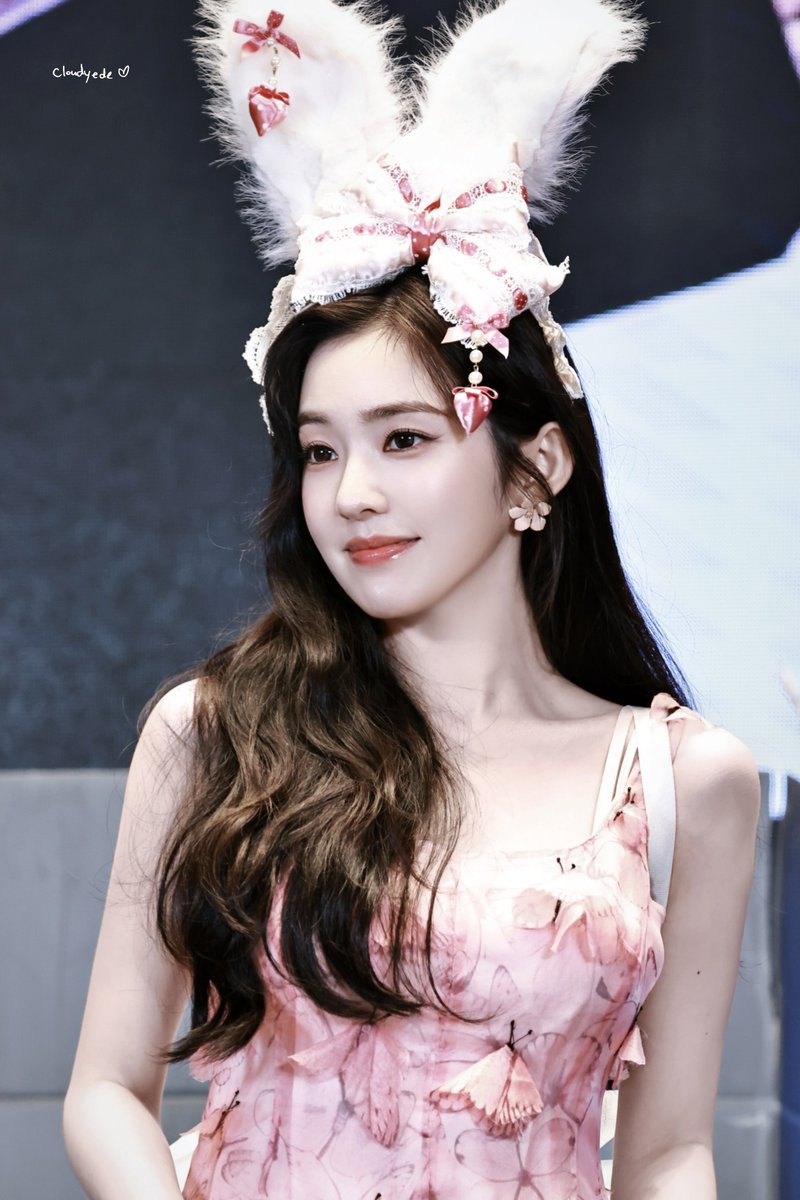 cloudyede's tweet photo. 260711 상하이 팬싸 
🌷

#IRENE #아이린 #RedVelvet #레드벨벳 https://t.co/g6l5nYpkKy