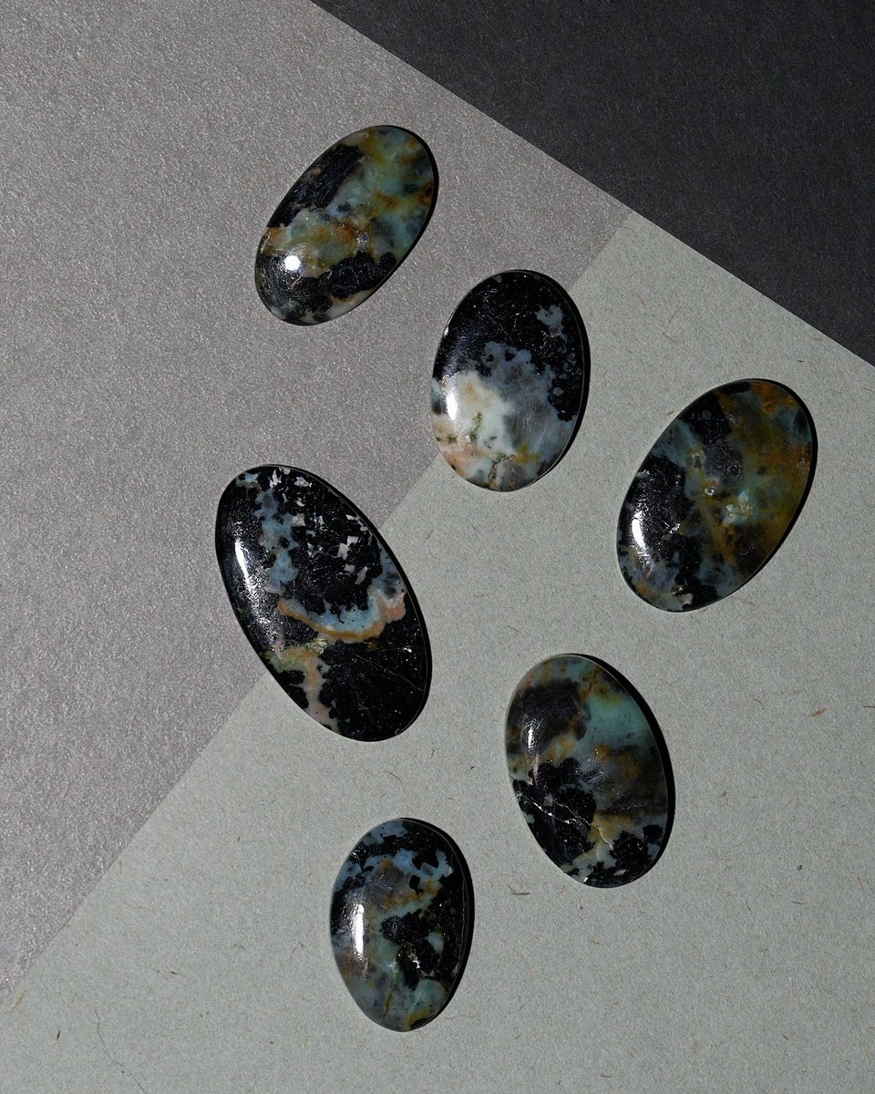 nulla_egy's tweet photo. 【新商品】
クリソコラ(アメリカ産) 🌌🌎

夜の地球を閉じ込めたような天然石ルースをセレクトしました。

7月17日（金）～19日（日）開催される、熊本ミネラルマルシェより販売いたします。 https://t.co/wgABTpLxxI