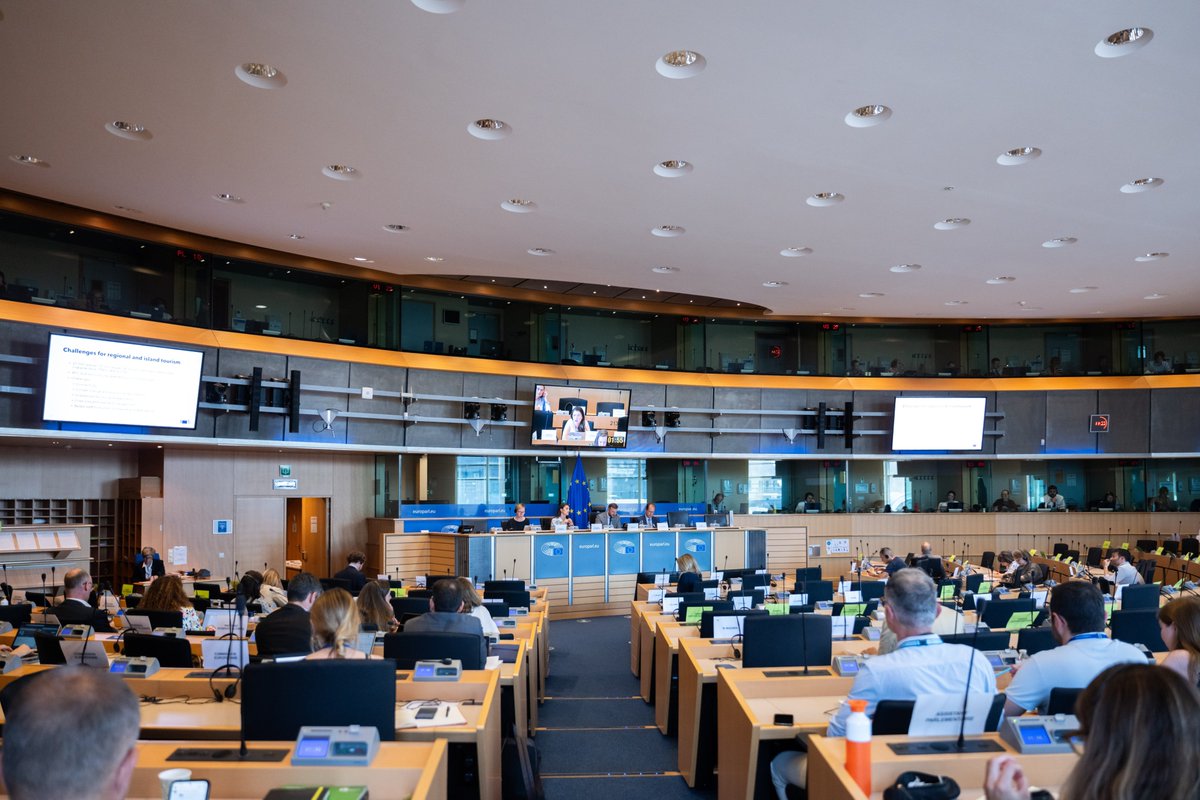 EP_Transport's tweet photo. 🗓️ This week @EP_Transport meeting on 15 July

🔉Debates:
- Aviation fuels
- Irish EU presidency 🇪🇺🇮🇪
- Seafarers stranded in the Persian Gulf

📄Agenda 👉 https://t.co/vK23pchi1E
🚩Highlights 👉 https://t.co/M89IBBsKNK https://t.co/HhiPBqI1vI