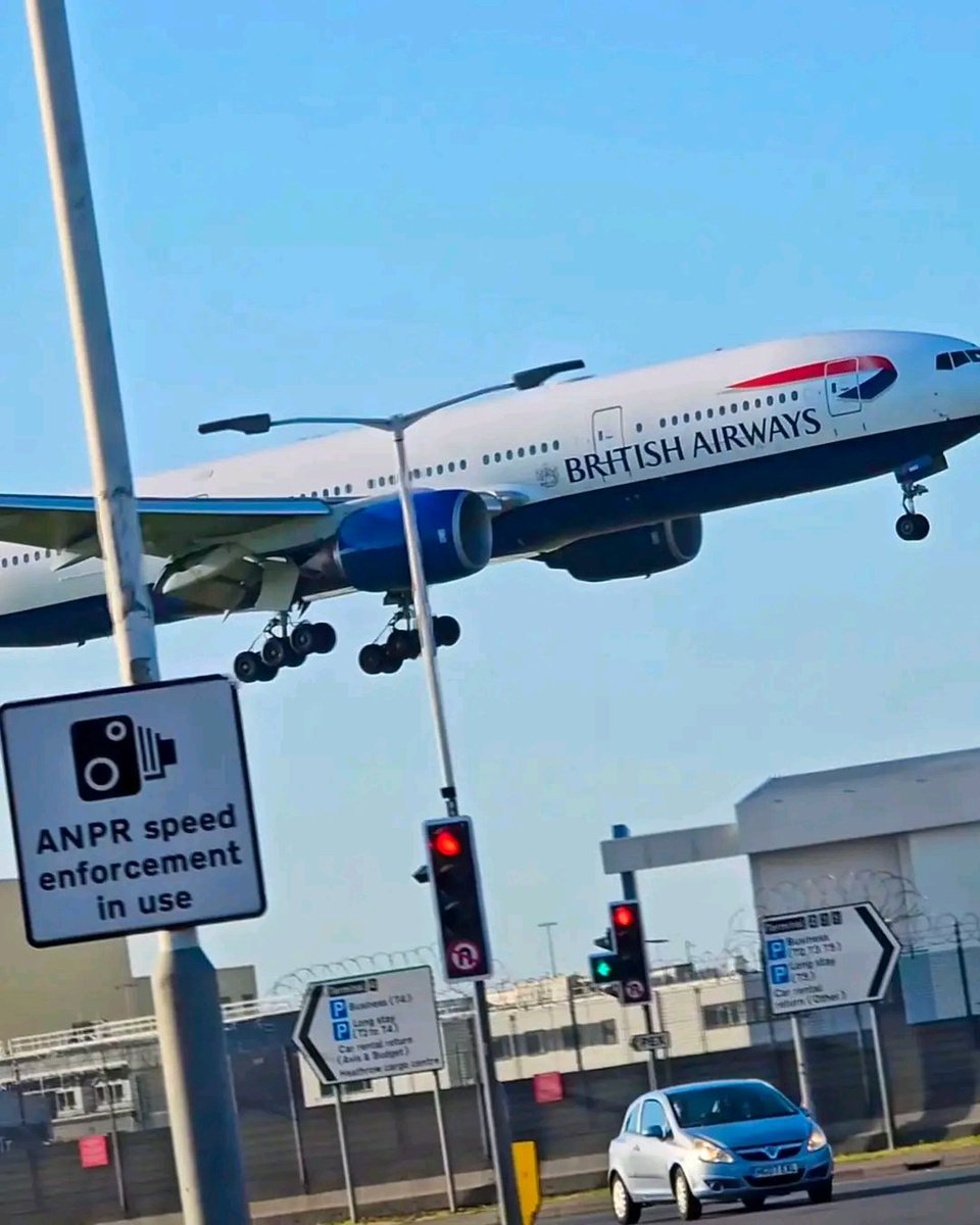 DERONILESAROI's tweet photo. British Airways ✈️🇬🇧 https://t.co/8UgteNvuWg