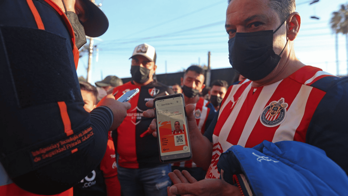 UnoNoticias's tweet photo. Secretaría impone multa millonaria a la FMF por mal manejo de datos en FAN ID. #FutbolMX #SeguridadDigital https://t.co/yJ9KTRNbTV https://t.co/Ip9tGMy1ZF