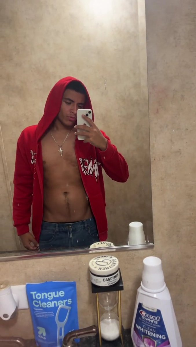 cinnamonxcake_'s tweet photo. I miss him, he needs to come back on Twitter 😔 https://t.co/EfNTLuY7lp