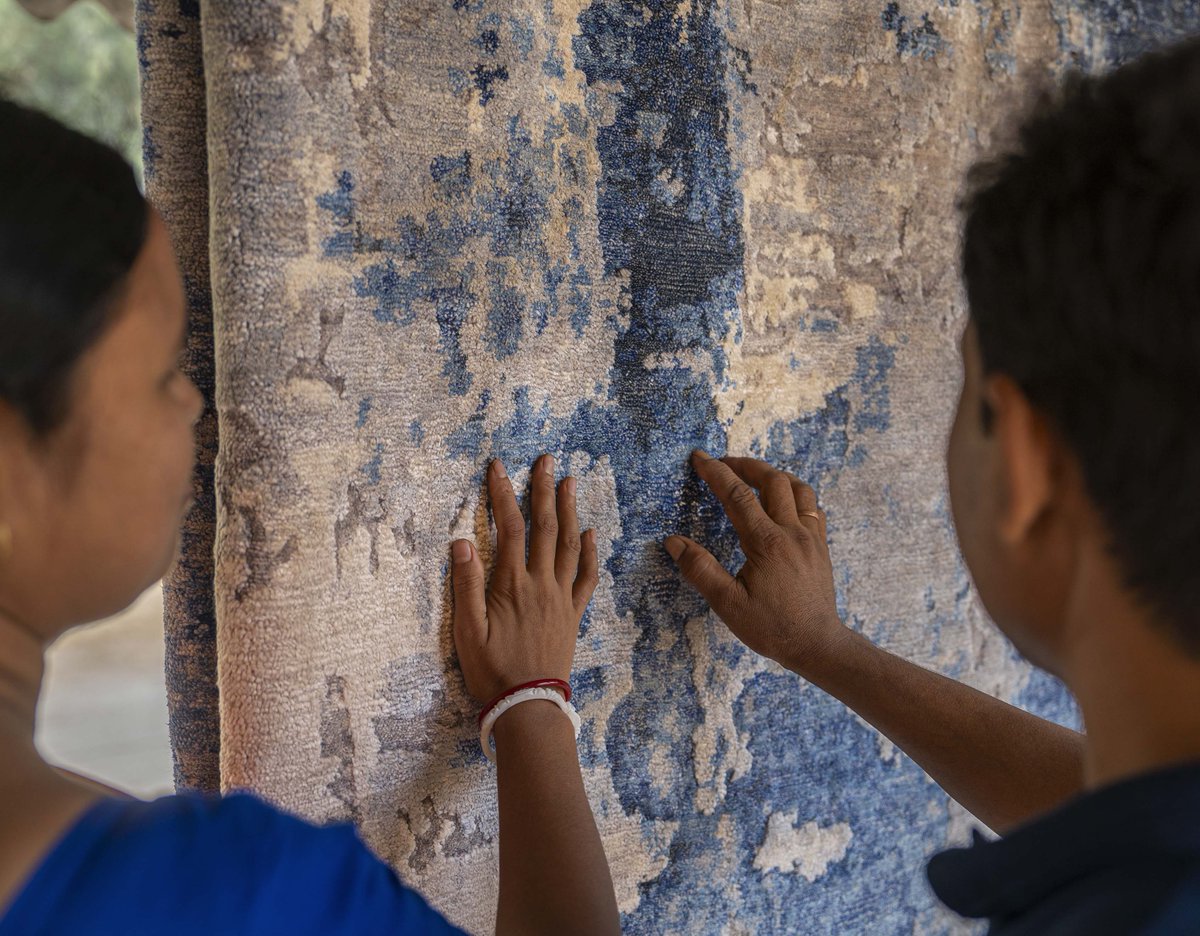 artofhmc's tweet photo. Nepalese rugs are hand-knotted using wool from Tibetan highland sheep — a fiber that's longer, coarser, and higher in lanolin than standard wool. This is what gives them their durability, sheen, and texture. A well-made piece can last 20-30 years.

#NepaleseRugs #HandmadeRugs https://t.co/v3ddWUaEOl