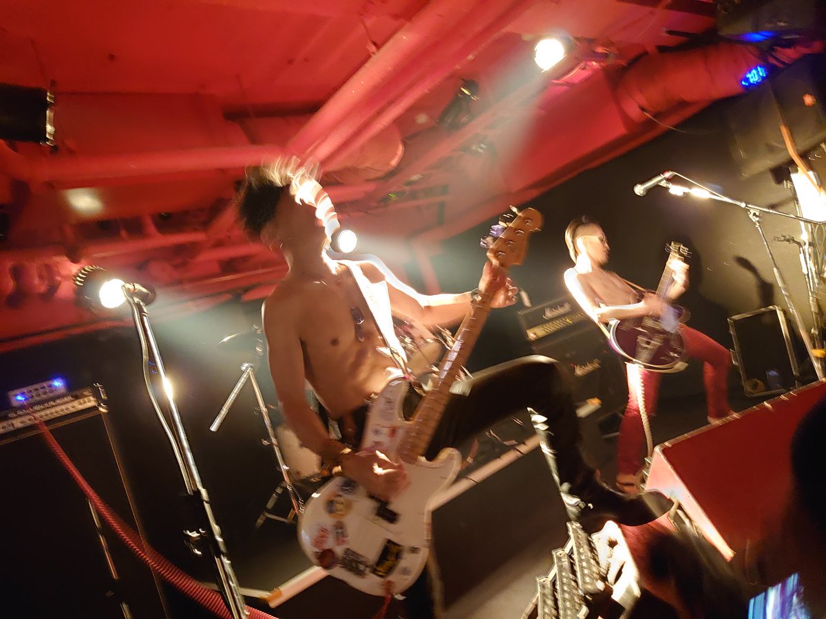 punkcatdrunker's tweet photo. 昨夜はキンコブナイスジョンブッキングな良い酔い夜でしたよ♪
#LUCILLE
#BRINCH 
#40AGINGBURGERS 
久しぶりの #古着屋12 
最後のはんにゃのテキーラはなんやねん！笑 https://t.co/ETcYAwDp88