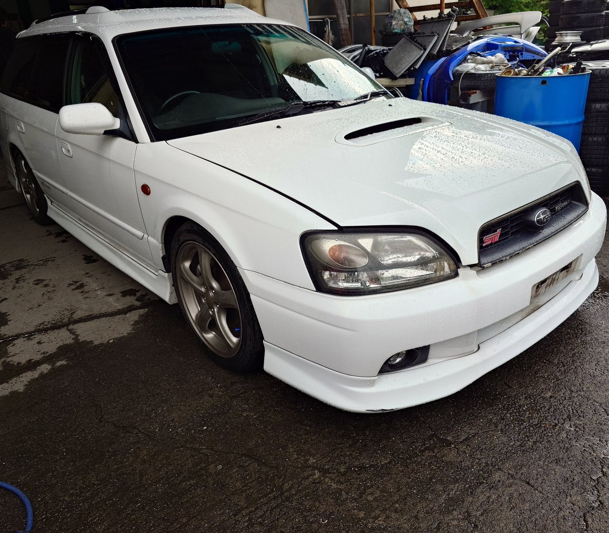 shirolegacy's tweet photo. 納車前の姿
C型純OPリップとないる屋サイドスカートにしたので、この写真のD型純OPリップとサイドスカートは野に放たれたかもしれない https://t.co/lVXIhnoONY