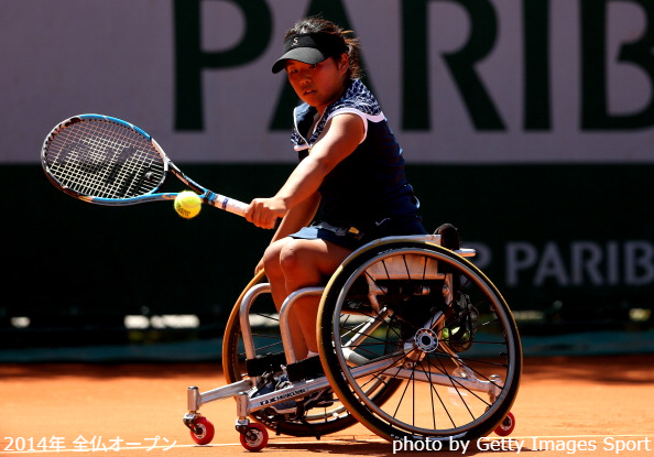 ／
週末のビッグニューーース！！
＼

車いすテニス #上地結衣 選手
#ウィンブルドン🍓女子シングルスで優勝し
生涯ゴールデンスラム達成🏆

2014年に最初の四大大会
全仏オープンを制してから12年……
パリ2024パラリンピックの金メダルを経て、ついに👏

各四大大会で最初に優勝したときの h