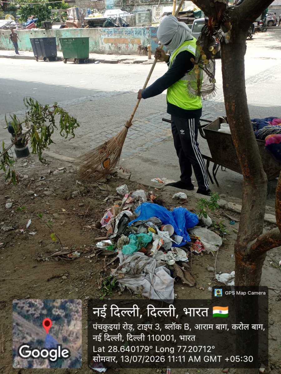 kbzdc's tweet photo. Sanitation teams are on the ground carrying out intensive cleaning of green belts, removing waste and enhancing the cleanliness and aesthetics of public spaces as part of our ongoing cleanliness drive.

#CleanGreenDelhi #TeamMCD #SwachhDelhi #OnGround https://t.co/CXKmbjBvGO