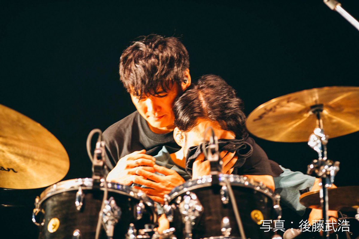 oricon's tweet photo. サカナクション山口一郎“うつ”と��きる
『NHKスペシャル』紅白完結編を再放送
https://t.co/jGDnsyBSgd
⠀
2022年6月にうつ病と診断されて以降、山口が病と向き合いながら音楽を続ける姿を追う。2024年放送の番組に追加取材を加え、2025年に12年ぶりに紅白へ出場した際に放送された続編を再放送する https://t.co/1OWt7ttsxA