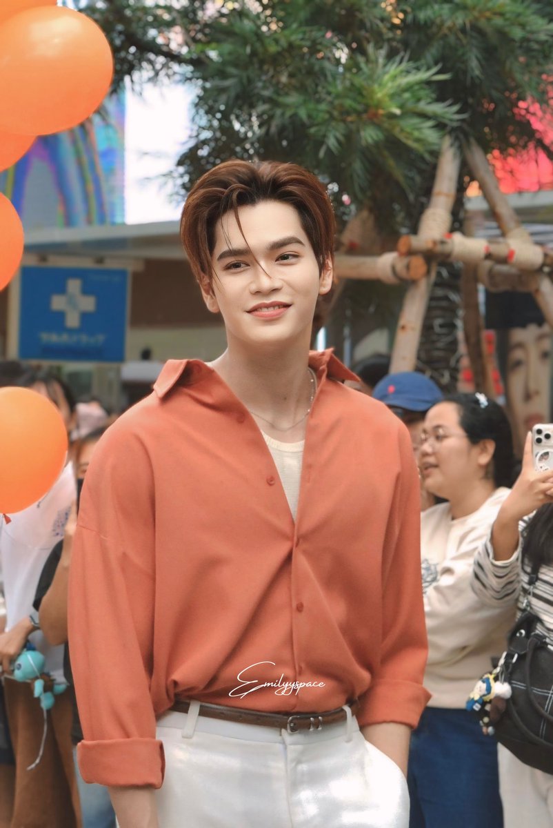 Emilyyspace's tweet photo. How can he just look like this? he's insanely perfect😭🧡

MARKJRTN X SWS BEAUTRIUM  
#SulwhasooxMarkjrtn 
#SulwhasooxBEAUTRIUM 
#SWSFirstJourneyxBEAUTRIUM 
#markjrtn https://t.co/vz20kPp1df