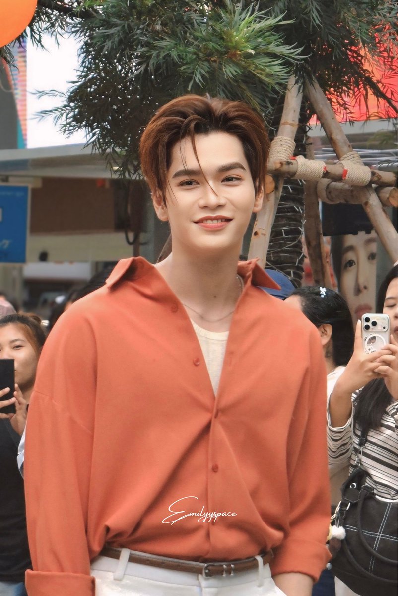 Emilyyspace's tweet photo. How can he just look like this? he's insanely perfect😭🧡

MARKJRTN X SWS BEAUTRIUM  
#SulwhasooxMarkjrtn 
#SulwhasooxBEAUTRIUM 
#SWSFirstJourneyxBEAUTRIUM 
#markjrtn https://t.co/vz20kPp1df