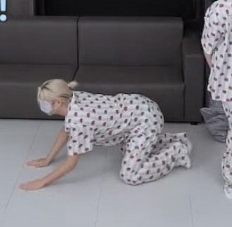 brownieboy699's tweet photo. Una de las tomas eliminadas fue cuando sin querer bajaron el pantalón a 🐱 y su coñito quedó captado en primer plano para todos ya que no traía sus braguitas🤤 https://t.co/sJQ64Q3VNS