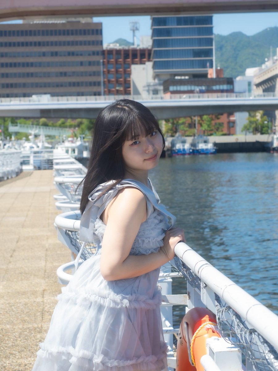 421sira's tweet photo. 海風に髪を預けて。 https://t.co/aL823bxdwp