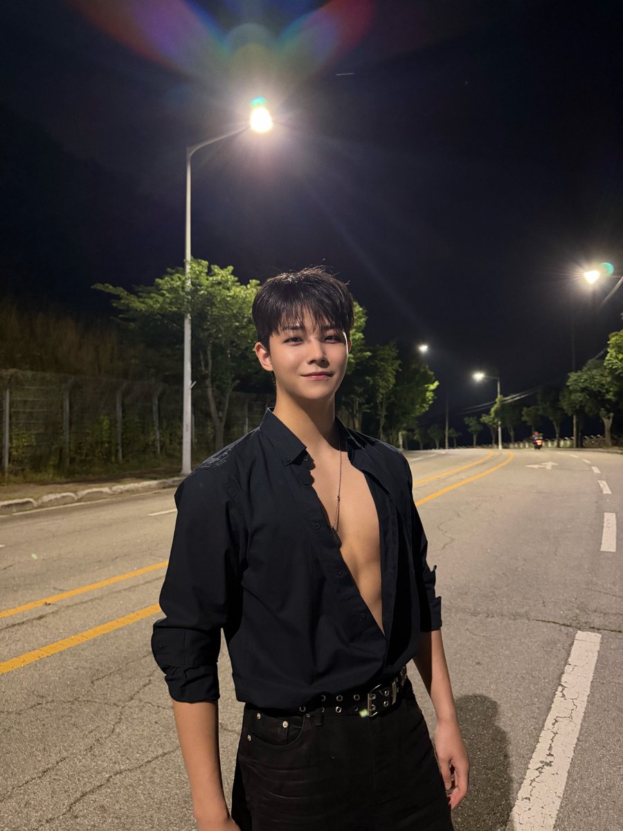 GHOST9OFFICIAL's tweet photo. [📸]

Finally🥹🥹

#GHOST9 #고스트나인
#SONJUNHYUNG #손준형
#CRUSH #크러쉬 https://t.co/0AqUBnjeDf