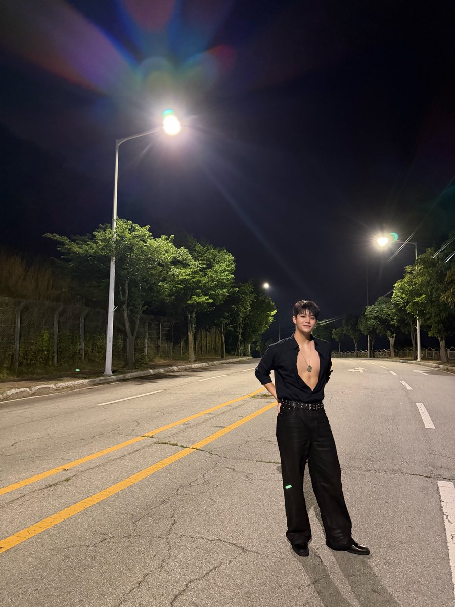 GHOST9OFFICIAL's tweet photo. [📸]

Finally🥹🥹

#GHOST9 #고스트나인
#SONJUNHYUNG #손준형
#CRUSH #크러쉬 https://t.co/0AqUBnjeDf