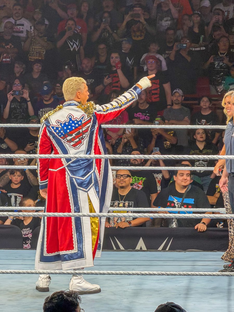 Jessik1ns's tweet photo. #wwealbuquerque https://t.co/knXEoNZfEP