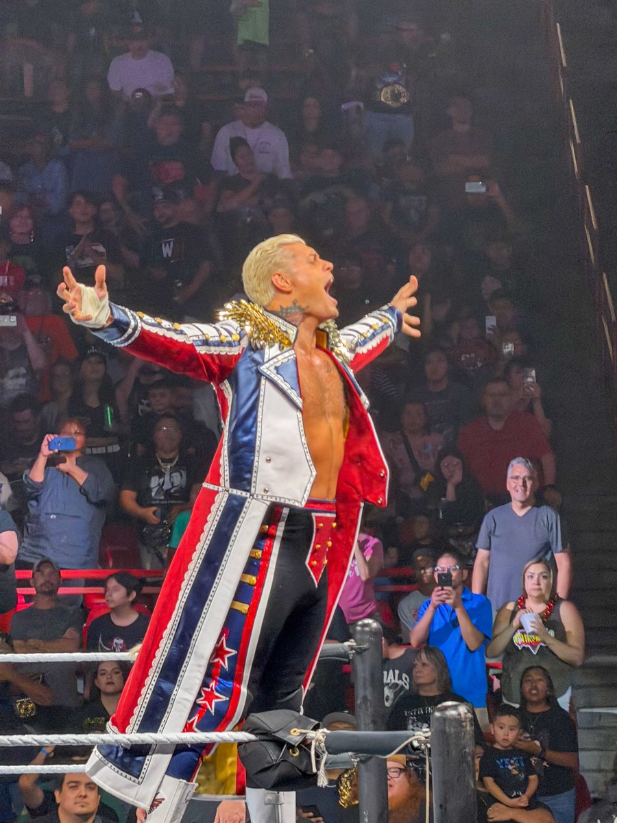 Jessik1ns's tweet photo. #wwealbuquerque https://t.co/knXEoNZfEP