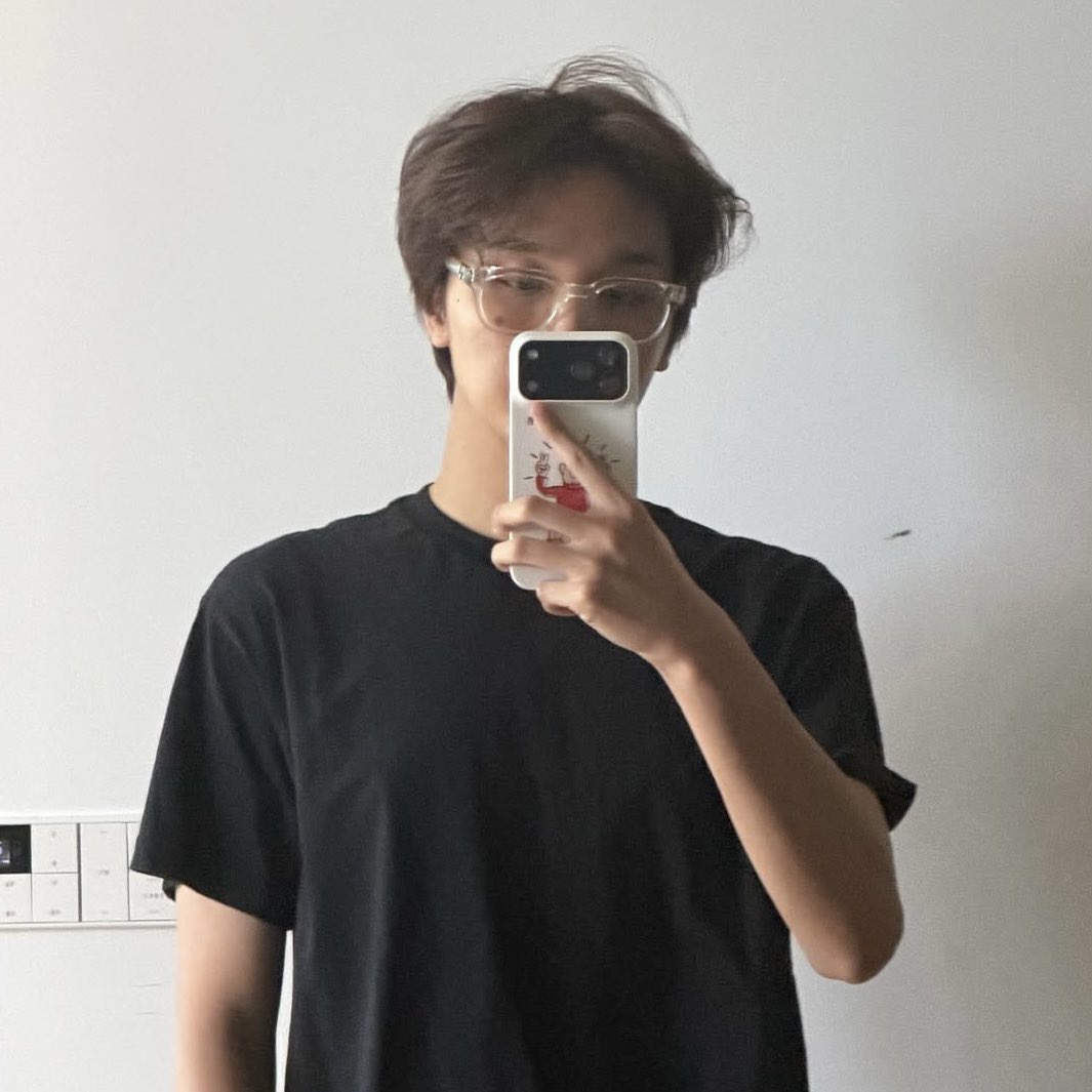 hellofuturesop's tweet photo. gantengnya sewajarnya bareface laki2 gitu gabisa ya? kok sampe minta dikecup gitu https://t.co/JFgU5ahrvP