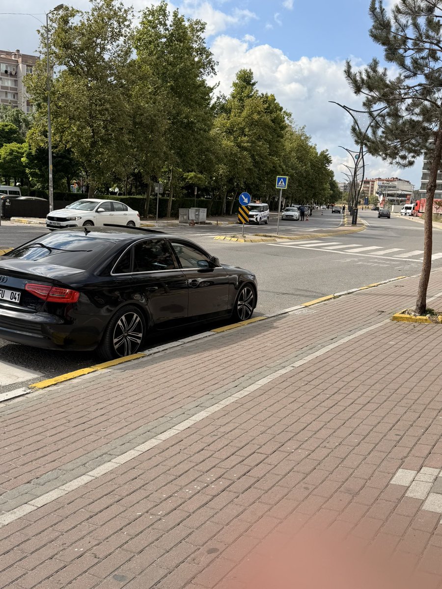 ciobankk's tweet photo. Amcalar beni çok seviyor ama 

Saatlerimiz uymuyor 

Denk gelemiyoruz :)) https://t.co/DvbwB47tI1