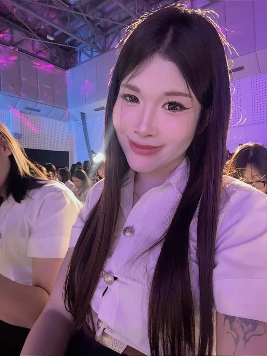 tanwamas512's tweet photo. งาน AI literacy วันนี้แสงสีสันน่าตื่นเต้นมากแต่ละผลงานน่าชื่นชมทำให้รู้ว่าAi ก็มีประโยชน์เช่นกันและในงานยังมีการแจกกของรางวัลมากมายตั๋วชมภาพยนตร์ และะอย���างอื่นอีกมากมาย #SPUCAaiShowcase https://t.co/pBtkVnffbx
