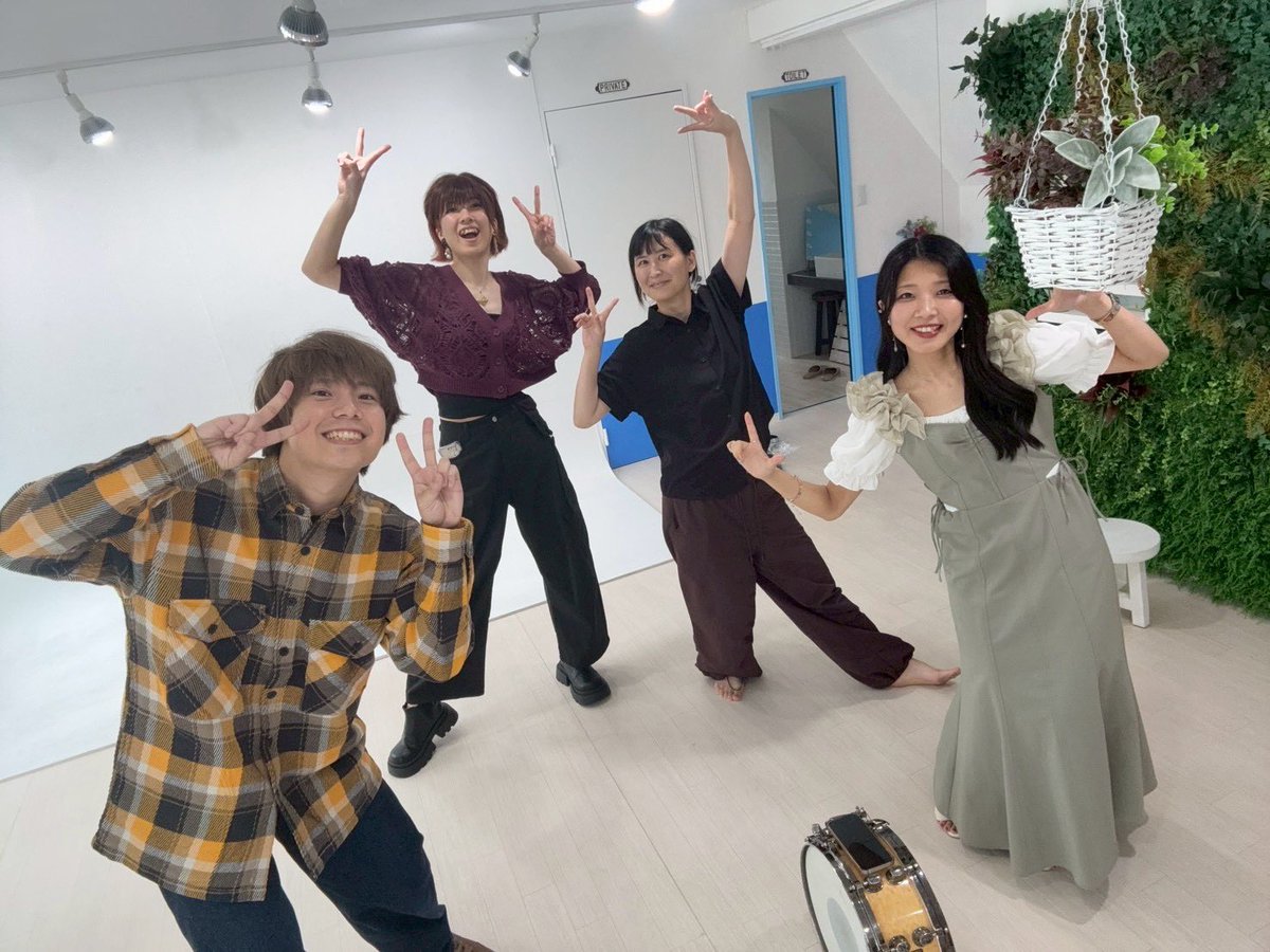 truehoneyland's tweet photo. 【活動報告】

敏腕カメラマン・増村ゆきちゃんと、
久しぶりにアーティスト写真を撮影してきました📸

とってもポップで、
見ているだけでワクワクするような写真になりました‼️

公開をぜひ楽しみにしていてください✨ https://t.co/xOGYA40HZy