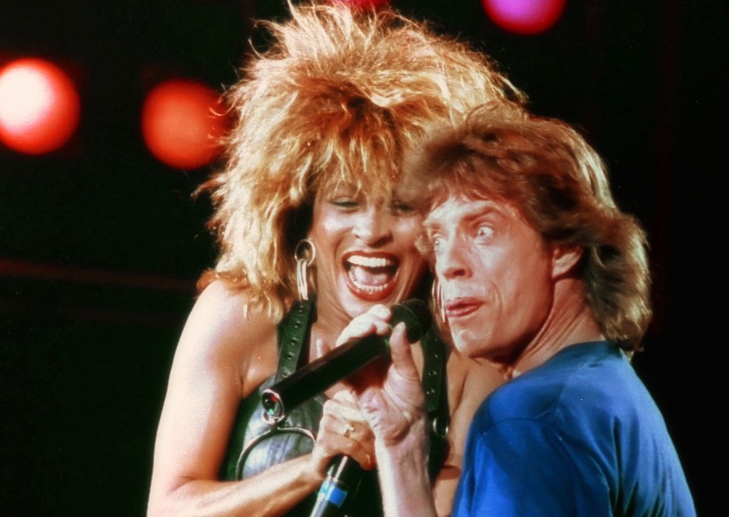 kennylanglea's tweet photo. This day in 1985, Live Aid took place. A benefit concert held on a Saturday from midday at Wembley Stadium and JFK Stadium in Philadelphia. The event was organised to raise funds for relief of the 1983-85 famine in Ethiopia. An estimated audience of 1.9 billion watched #History https://t.co/TKKlW5GhL1