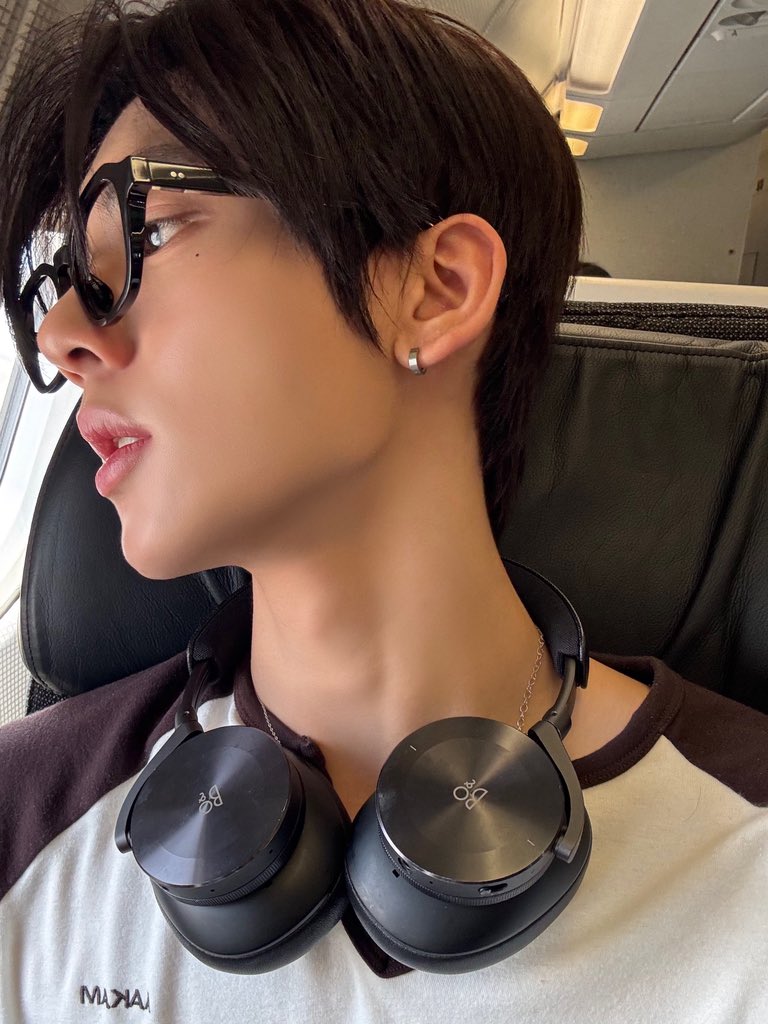 han yujin pics tweet media