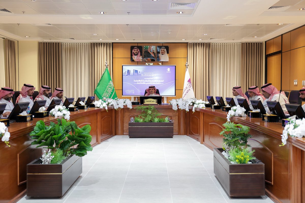 JoufUniversity's tweet photo. #خبر | 
سعادة رئيس #جامعة_الجوف أ.د. محمد بن عبدالله الشايع، يدشن الهوية الجديدة للبوابة الإلكترونية، ويطلق المستودع الرقمي ونظام قرار؛ في خطوة نوعية تعزز موثوقية المنصات، وترفع كفاءة الخدمات، وتحفظ الإنتاج العلمي، وتدعم الحوكمة وصناعة القرار، وتقدم تجربة رقمية أكثر تطورًا وشمولًا لكافة المستفيدين، ضمن مسيرة الجامعة نحو نضج رقمي أكثر أثرًا واستدامة.
https://t.co/RADCGirrpD