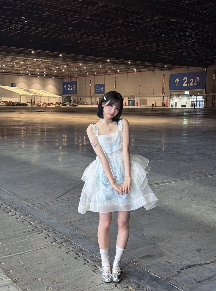 Liyu0109's tweet photo. 上海のフェスBILIBILI MACRO LINK 

『鳴潮』の曲「Daisy Crowm」カバーさせていただきました🌊
先にオフショット🩵

映像も▶️
https://t.co/y4CxU9Onja https://t.co/jSX5zRC4up