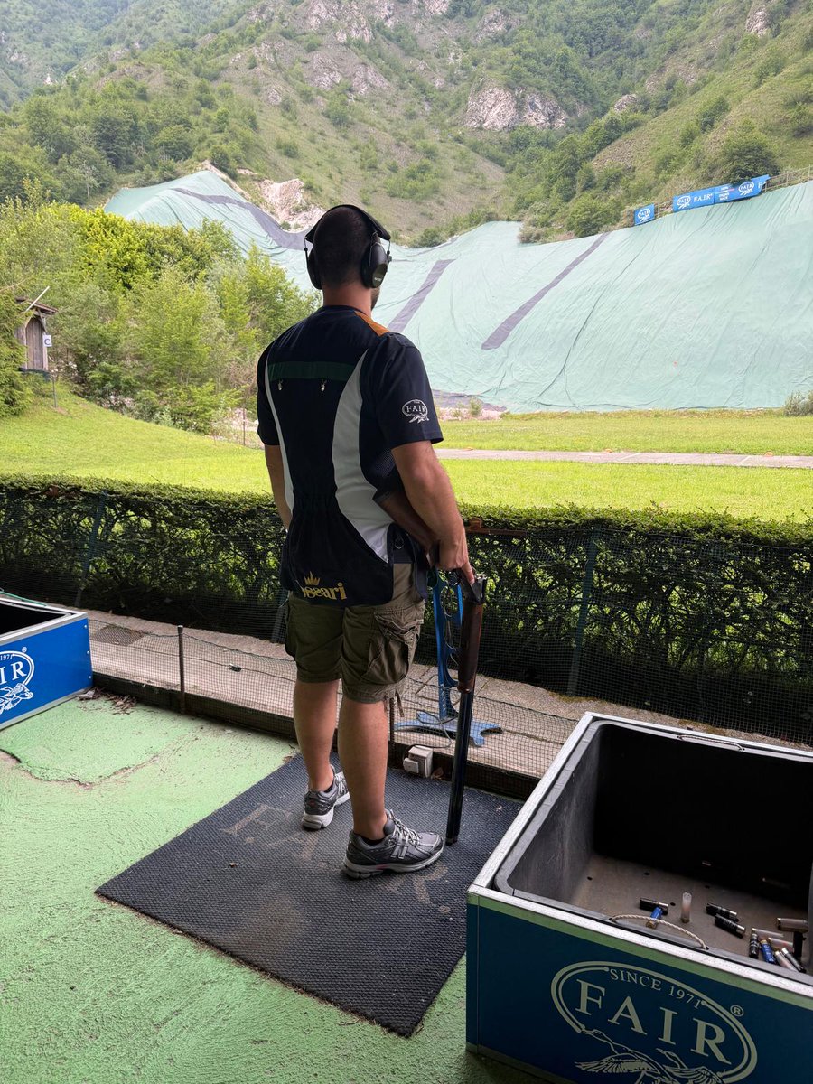 FAIRITALY1971's tweet photo. Focused, steady, and ready for the next shot!

#FossariItaly #Shotguns #CompetitionShotgun #ClayShooting #MadeinItaly https://t.co/ZiVOMxdOoP