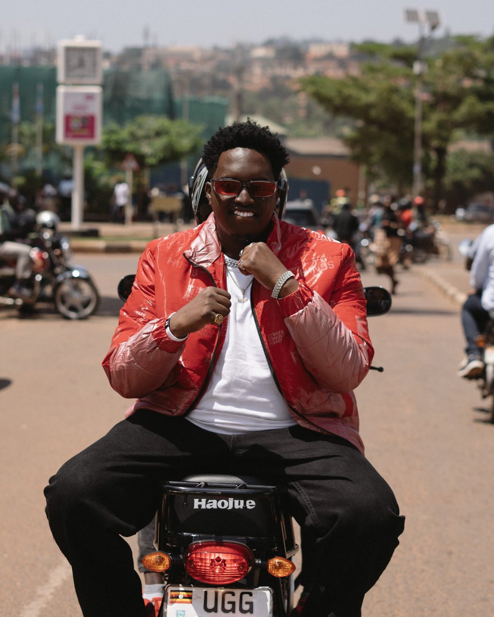 Ntalebrian22's tweet photo. Ugandans have been seeing Joshua Baraka more as an international musician than being a Ugandan but his tweet yesterday which said 

"Uganda might actually be the best country in the world naye abattufuga."

Might have added him more Ugandan fans than he has been having.

Tweyongedde omwagala.