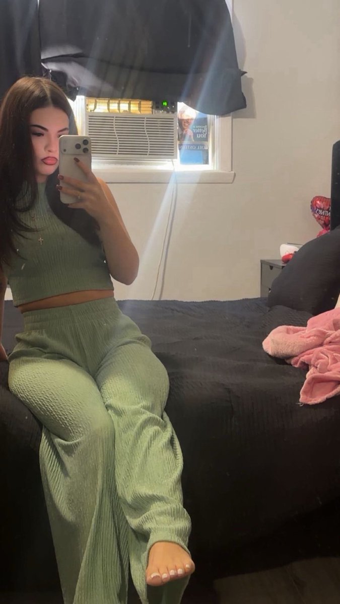 marieegoddessx's tweet photo. don't be shy, approach https://t.co/4RdlUiKTOA