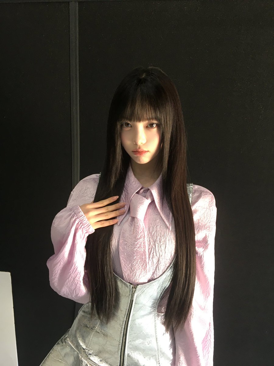 focusmyu's tweet photo. 앞있흑발 ㅈㅉ 개ㅐㅐㅐ좋다….. https://t.co/VrVdd9w3RA