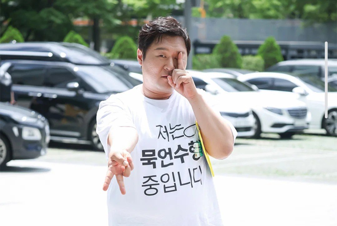 neul_00000's tweet photo. 분명 묵언수행중인데 사진부터 시끄러운 윤경호... https://t.co/MrP5iHpBxe