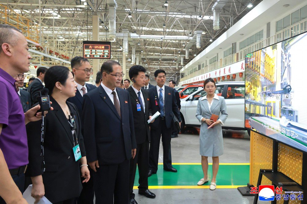 Fekerfanta's tweet photo. 🇰🇵🇨🇳 El primer ministro de Corea del Norte, Pak Thae Song, ha visitado la Exposición de Historia del Partido Comunista de China, el Centro de Mando del Metro de Pekín y varios proyectos de economía circular en Tianjin durante su visita oficial al país. https://t.co/zFZ5uNP8TI