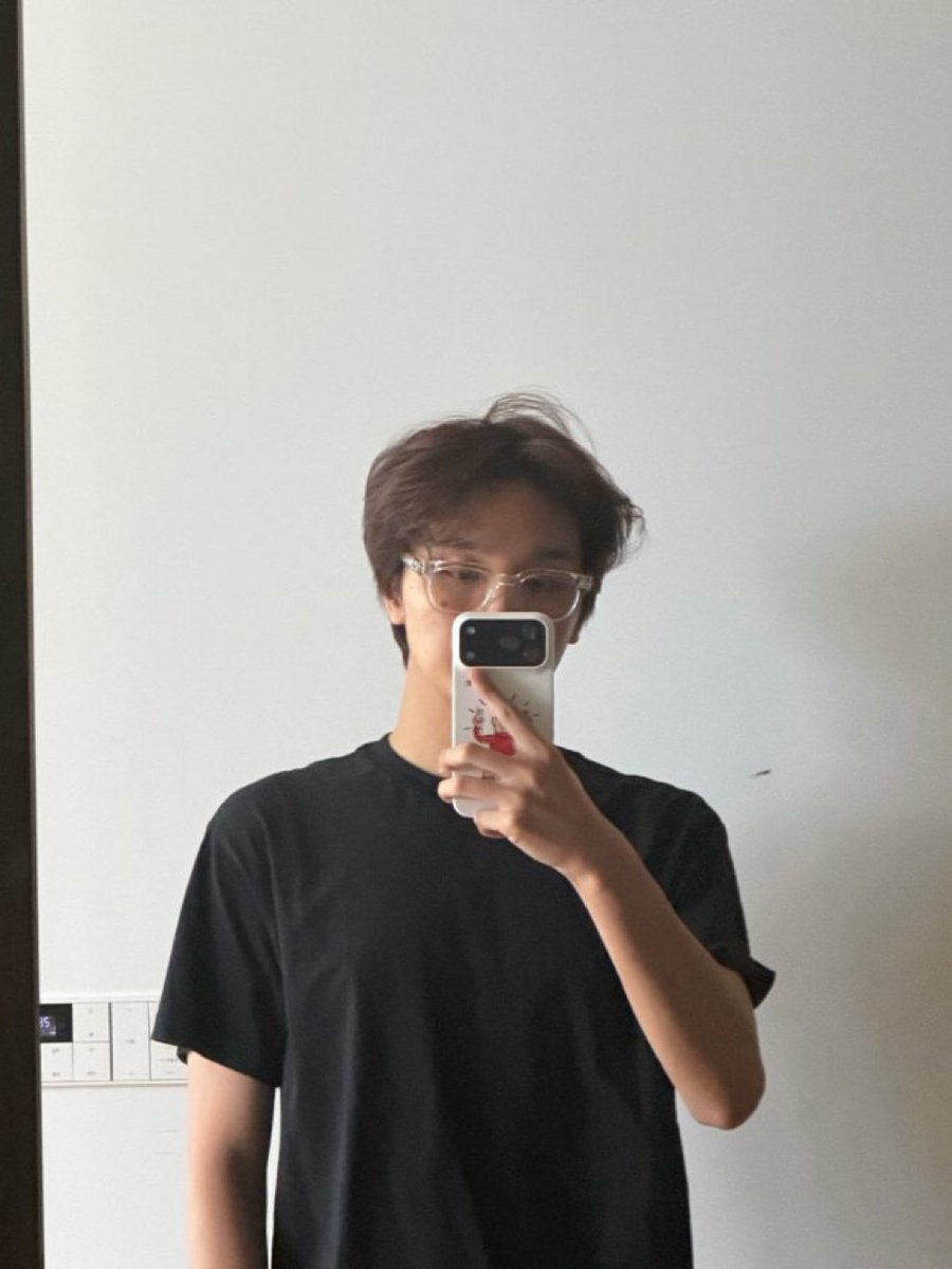 02markIee tweet picture