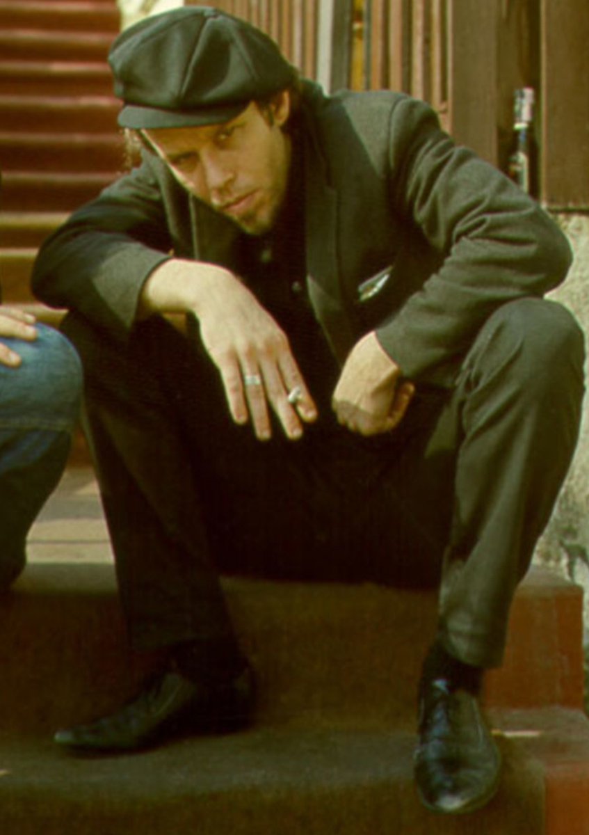 ESionis48158's tweet photo. Nelle captazioni 2017 si sente spesso un sottofondo musicale jazz
A #Sempio piacevano Tom Waits e le scarpe da costui indossate tanto da averne almeno un paio.
Ne parla sia su Italian Seduc che nel suo X
Stivaletti stretti e a punta che MAL si accordano con pianta larga #Garlasco https://t.co/eeAP39wmIH