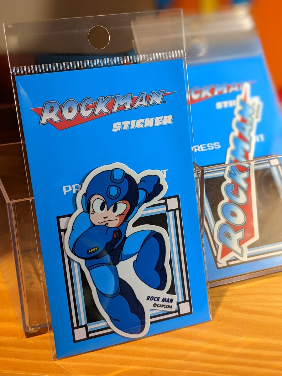 FrogPort's tweet photo. ロックマンのダイカットステッカーは初入荷✨
こちらはスマホに貼れるサイズです
👉 https://t.co/uyWWNjfvIt
#ロックマン #ステッカー https://t.co/58CpzaaVwj