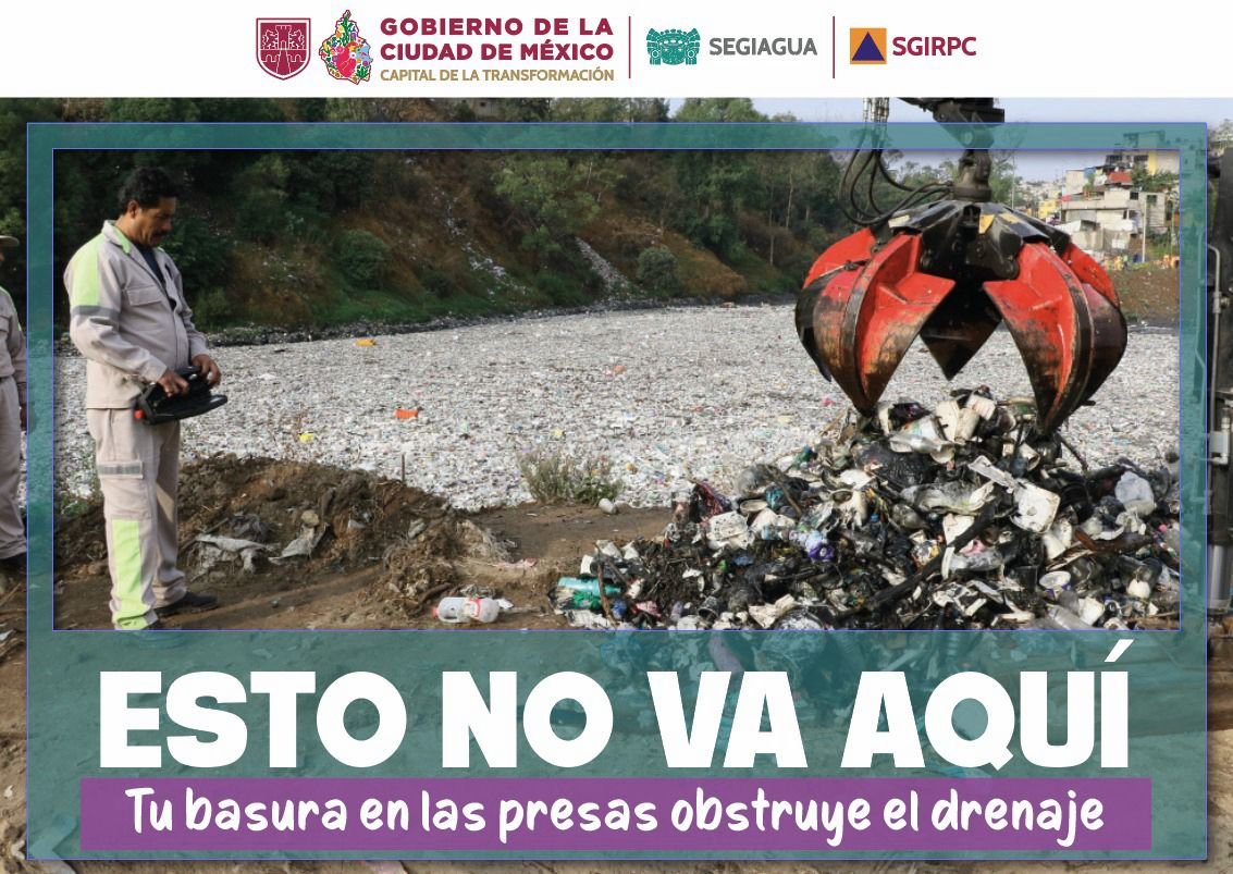 GobCDMX's tweet photo. #EstoNoVaAquí | La basura no desaparece cuando la tiramos en la calle; puede terminar en ríos, canales y presas, obstruyendo el paso del agua y aumentando el riesgo de inundaciones. 🌧️💧

♻️ Deposita tus residuos en su lugar y ayúdanos a mantener limpios nuestros cuerpos de agua. Cuidar la ciudad también es evitar que la basura llegue a donde no debe. 🚮🗑️