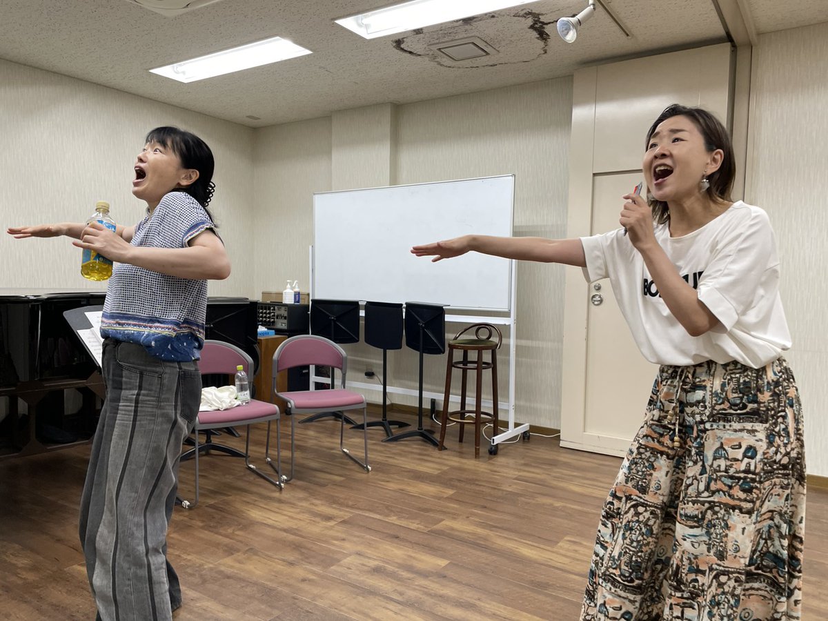 MikiAkiha's tweet photo. 今日は歌入り読み合わせ！…からの、なんと振付まで一気に進みました！

​これからどんな化学反応が起きていくのか😳　

C班の今宮さんも稽古場に来てくれました！実は劇団で同期の3人💖

私の顔した死神　A班リハ
to be continue
#ワタシニ https://t.co/M4y7kq2jdN