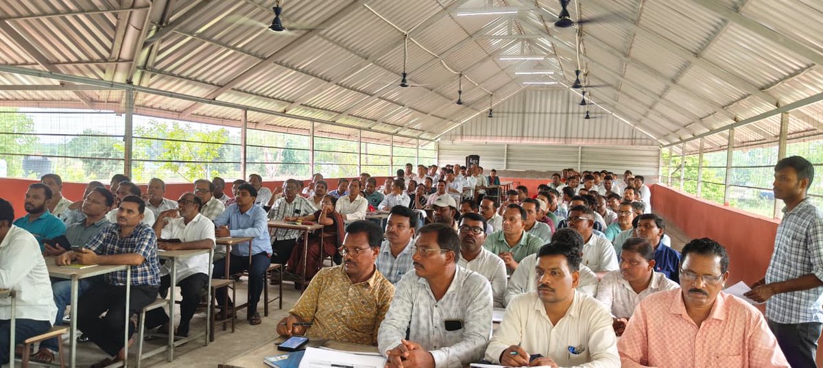 boudhelection's tweet photo. Post-draft training imparted to BLOs as well as BLO Supervisors by ERO-cum-Sub-collector, Boudh and AEROs in 85-Kantamal AC https://t.co/zrO32JLvss