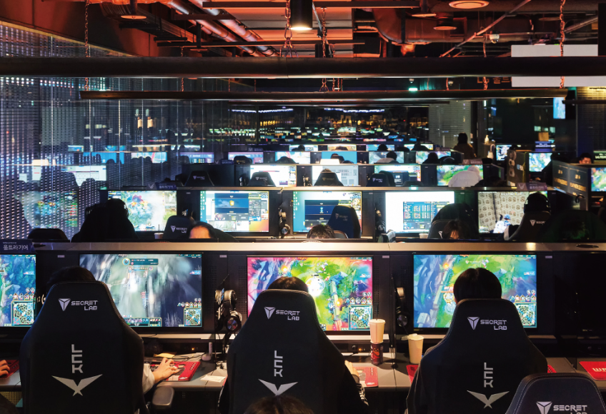 KatnissPotato's tweet photo. @RayCoopaa @JakeSucky the CN data was 1 year ago.  this new Picture is from korean PC bang data in 2024. (most valve games is non existent in korea). 

Asia have this big pc bang culture. where students spend their money to play with friends. https://t.co/t59AJYZPte