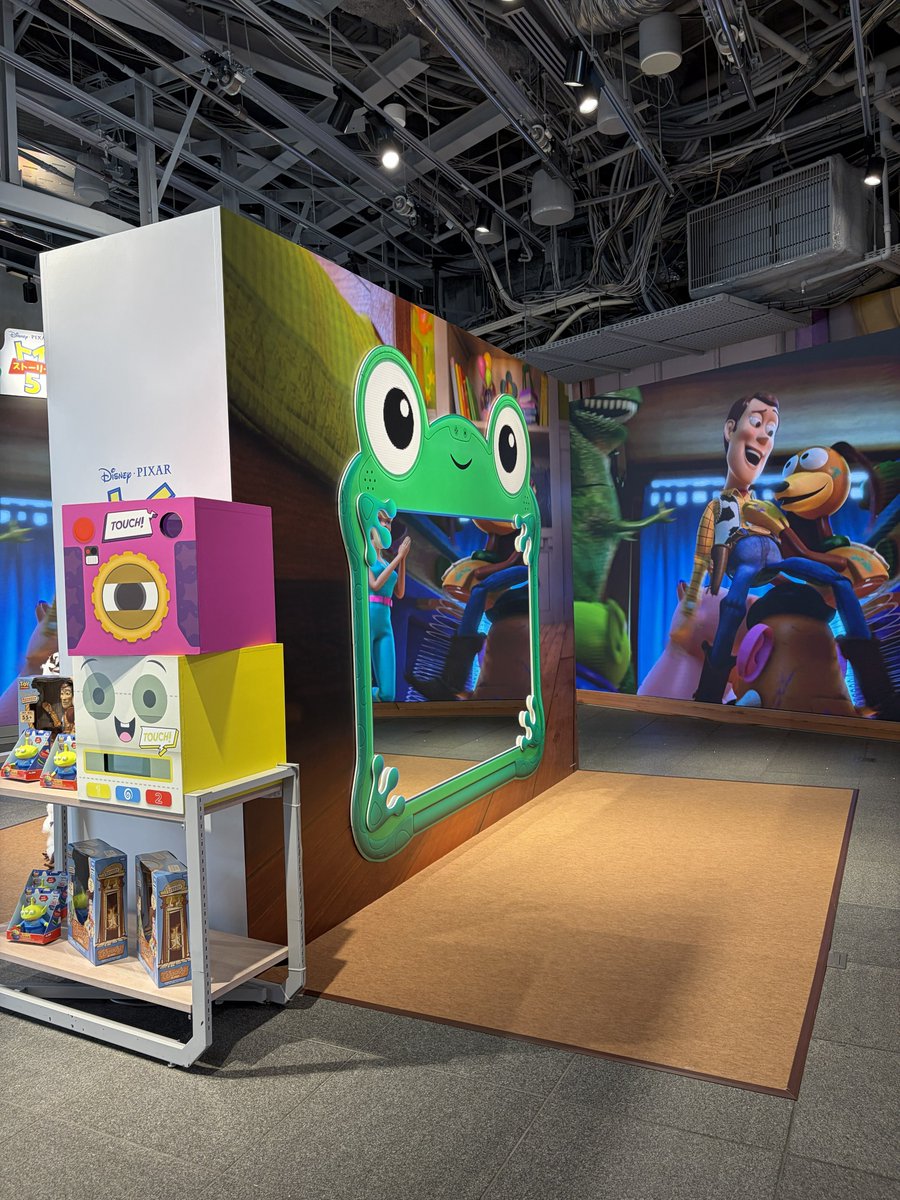 DisneyStudioJ_A's tweet photo. ／
『#トイストーリー５』
大ヒット公開中キャンペーン 
in SHIBUYA TSUTAYA✨
＼ ⠀
⠀
7/13（月）～7/16（木）の4日間限定🚀
1階レジにて各日先着500名様に
『トイ・ストーリー５』のノベルティ（ジオラマキット）をプレゼント🎁
※なくなり次第終了
⠀
7階『COLLABORATION CAFE』では
POPUP＆特別装飾も展開中📸⠀
⠀
特別フォトスポットや
イベント限定商品など盛りだくさん‼ ⠀
詳しくは👇
⠀
🚀『トイ・ストーリー５』 POPUP EVENT
📍：SHIBUYA TSUTAYA 1F
📅：6/30（火）～7/16（木）10:00～21:00  ⠀

※最終日の終了時間は変更になる可能性がございます。予めご了承ください
⠀
🚀『トイ・ストーリー５』 POPUP＆特別装飾
📍：SHIBUYA TSUTAYA 7F
📅：7/6（月）～7/16（木）11:00～21:00（L.O.20:30）