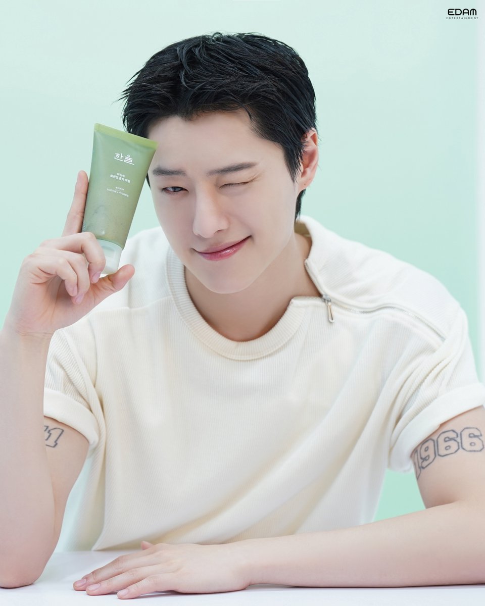 c_woodzofficial's tweet photo. [📬]

왔다 내 수분코치
My hydration coach is here

🔗 https://t.co/qzuDuHH4li

#WOODZ #우즈
#한율 #hanyul https://t.co/qAFv6K1OCT