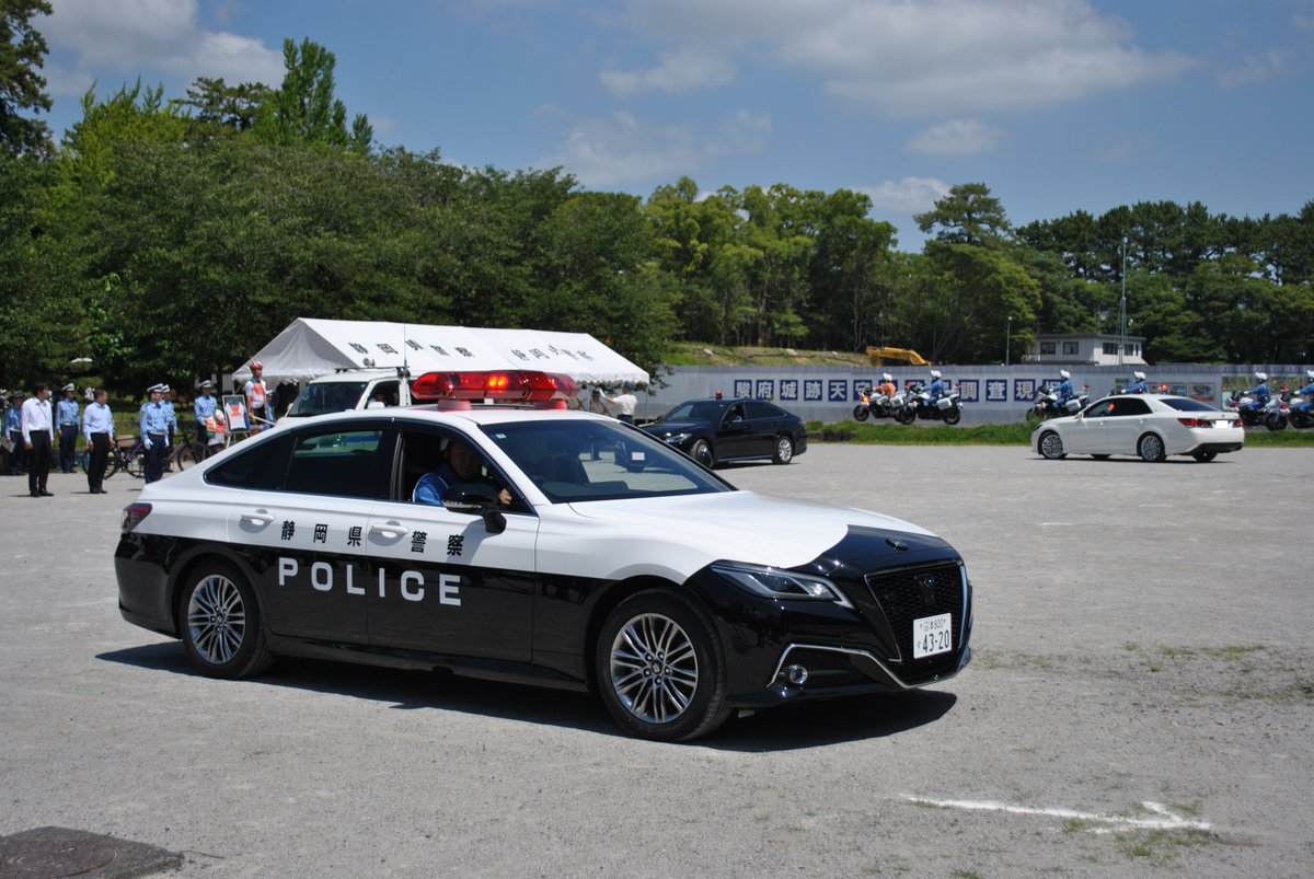 SPP_kouhou's tweet photo. ／
🚓7月11日から7月20日は #夏の交通安全県民運動🚓
＼

7月10日、 #駿府城公園 において、 #白バイ  #パトカー が集結し夏の交通安全県民運動 #出発式 を開催しました！

🚗 安全を　つなげて広げて　事故ゼロへ 🚲

交通安全意識を高めて交通事故を防止しましょう✨ https://t.co/avYw94Ser6