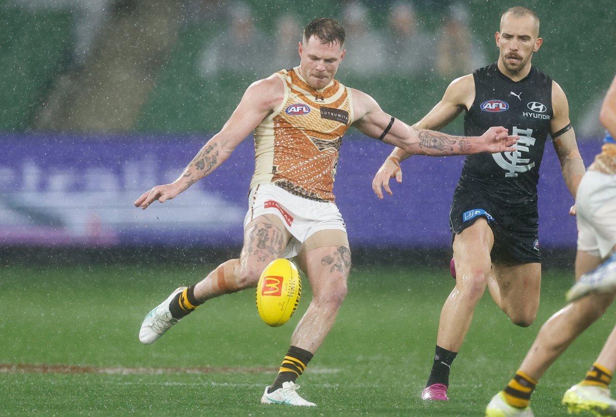 HawthornFC's tweet photo. Five Hawks polled coaches' votes under Saturday night lights ⭐

📰: https://t.co/0WIssWnYqA https://t.co/y7wO16GqPg