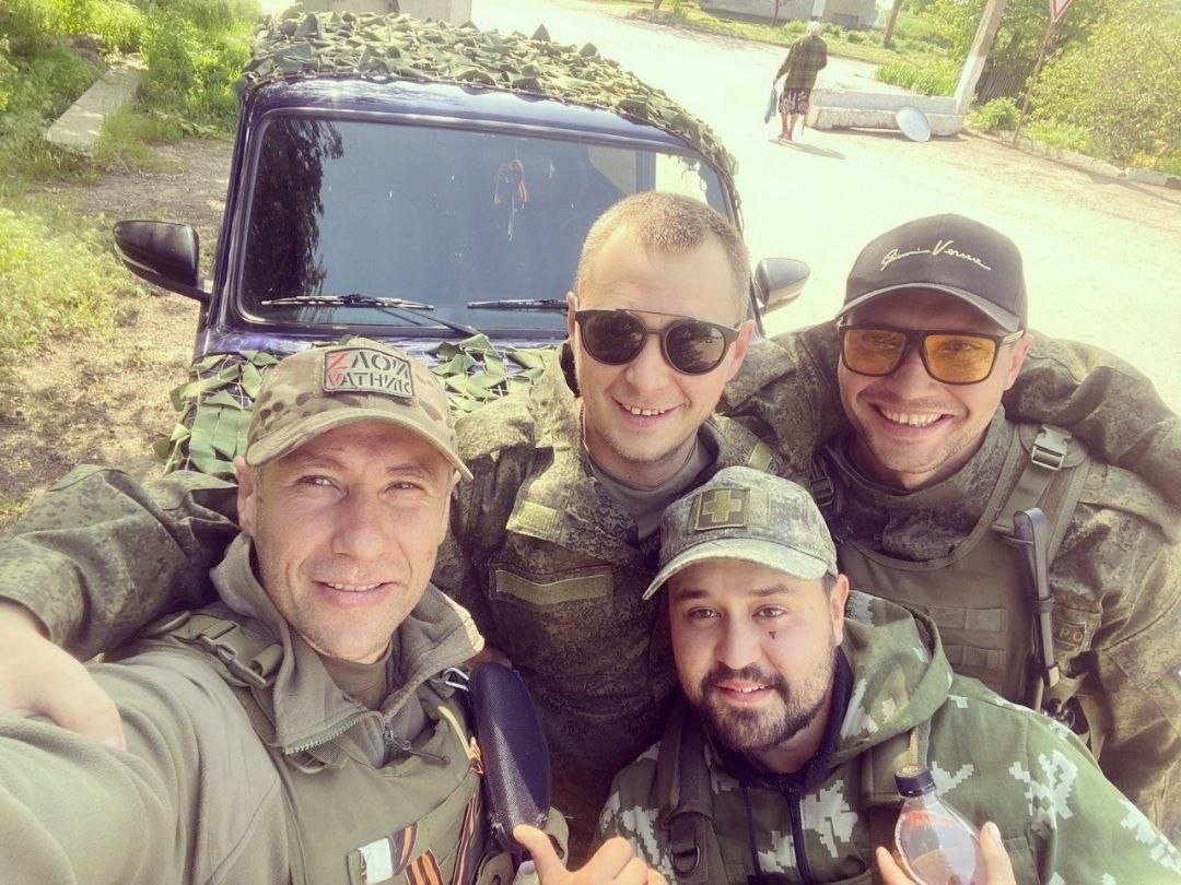 OlegatrN's tweet photo. "Мы не сломаны, слышишь, не сломлены, Да, изранены сильно, заполнены Чем-то колющим вечно и режущим, То горящим, то вдруг леденеющим.  
Мы устали с тобой, но не выдохлись, Стали выше, сильней, ощетинились И расправили крылья и плечи, Отложили все в сторону речи, https://t.co/uve4e3JTeI