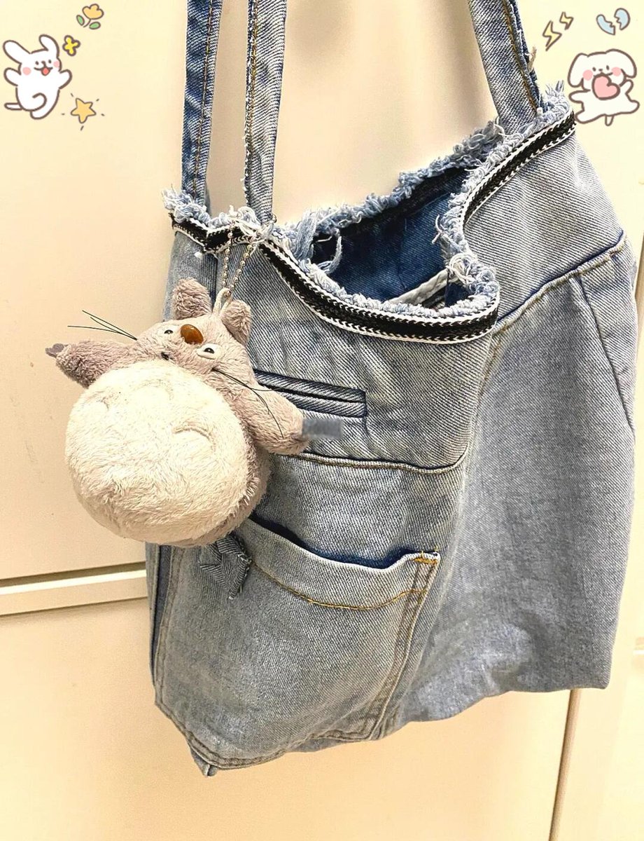 Mathieu1322995's tweet photo. Turn an old denim jacket into a stylish patchwork tote bag in 10 mins! No fancy tools needed, just a bit of thread and scissors. Upcycle = waste less, style more. https://t.co/qcNbYa7KPz